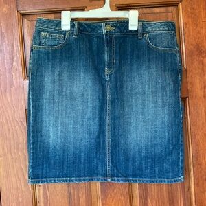 Land’s End women’s blue denim pencil skirt.